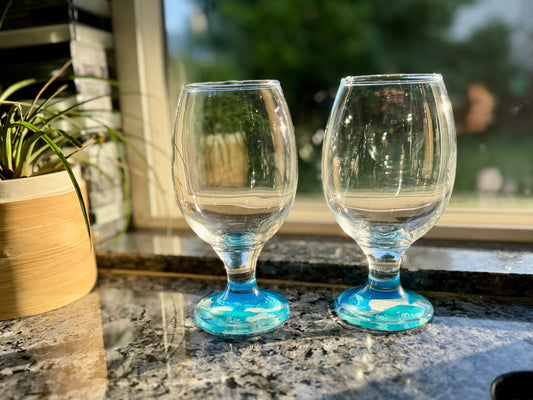 Resin Ocean Wave Beer Glass for The Ocean Lover who wants that Coastal Vibe in home decor and barware, Decorated Pint Glasses for Beer Lover