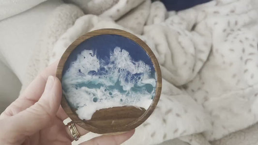 Resin Ocean Wave Coaster Set of 4, Round Wood Beach Coasters, Handmade Coastal Decor, Housewarming Gift, New Home Gift, Hostess Gift