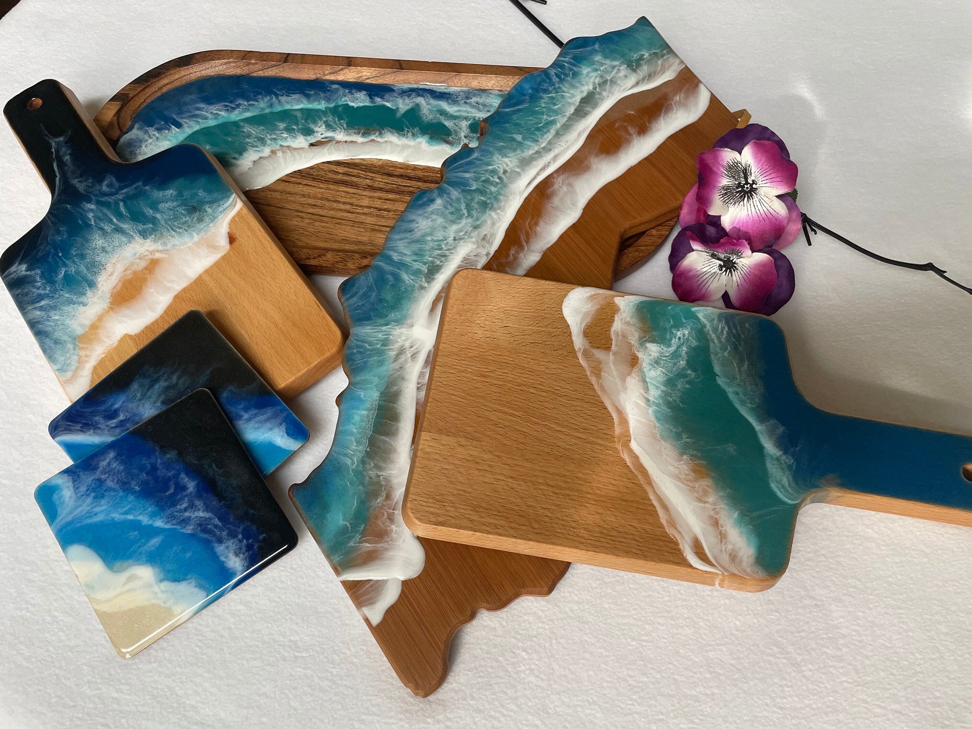 Resin Ocean Wave Coaster Set of 4, Round Wood Beach Coasters, Handmade Coastal Home Decor, Housewarming Gift, New Home Gift, Hostess Gift